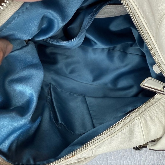 Coach Cream Leather Bag with Blue Lining - Picture 5 of 11